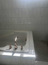 White subway tile bathtub surround with an integrated bathtub