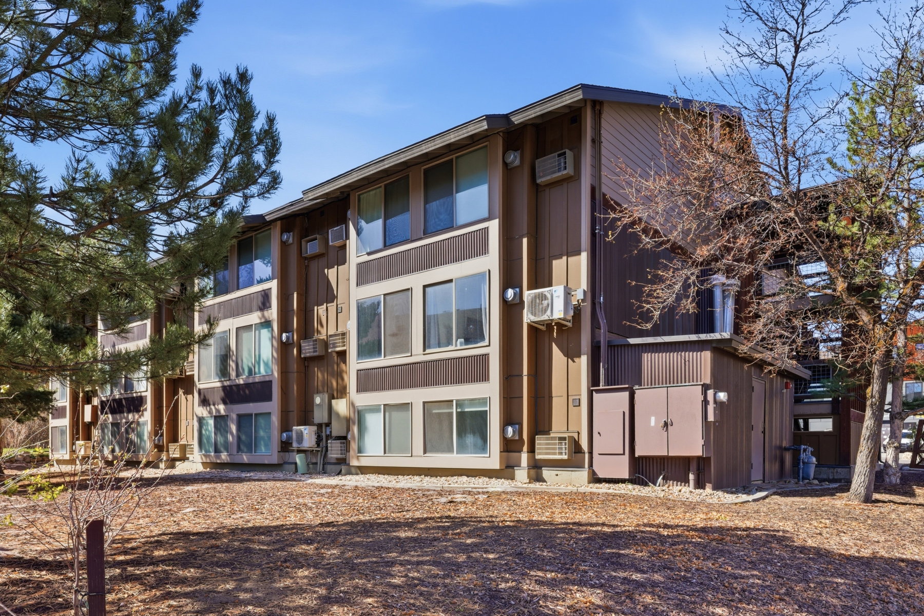View of apartment building / complex