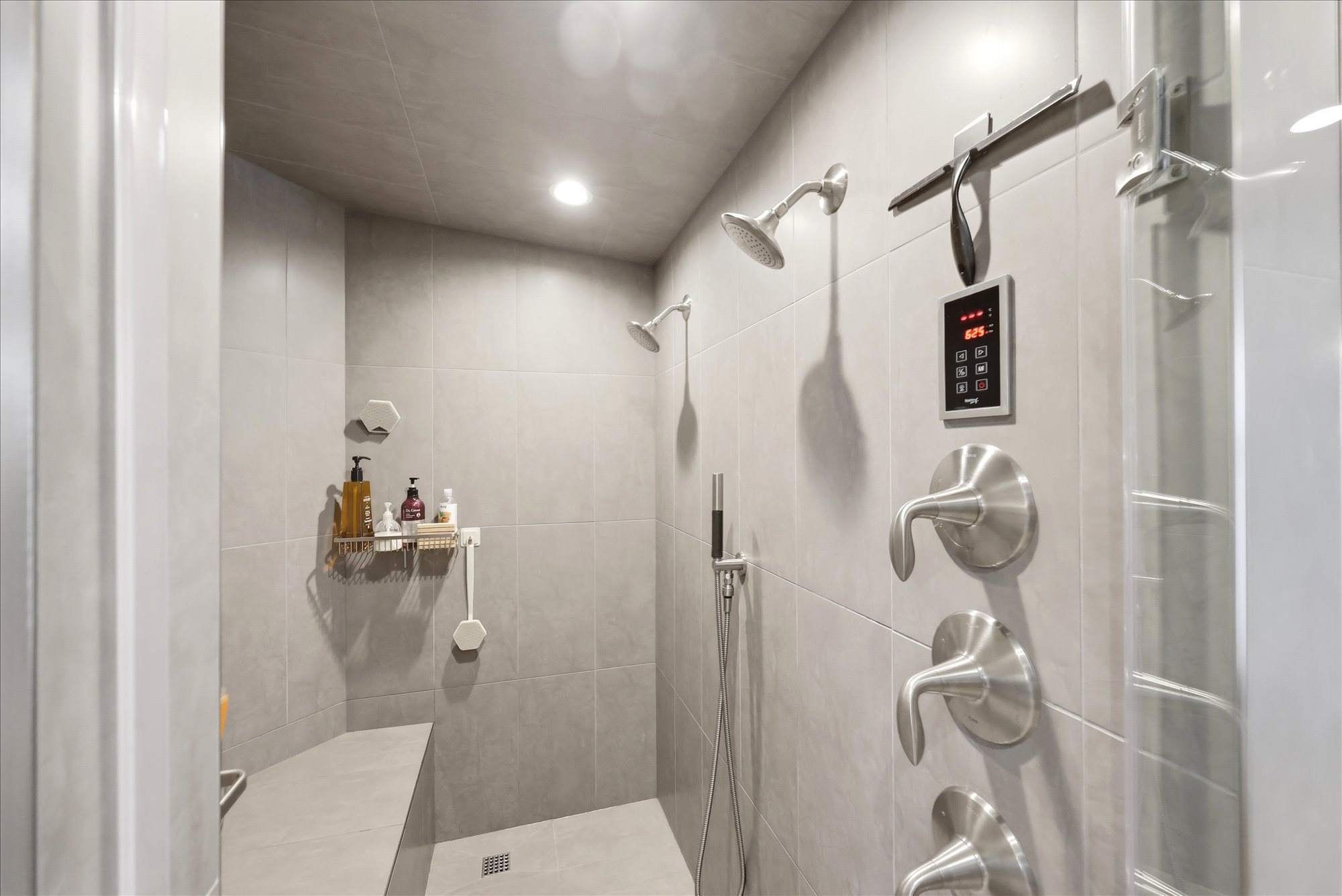 Bathroom featuring a tile shower and recessed lighting