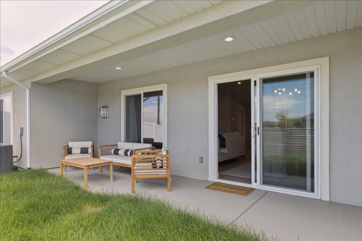 View of patio / terrace featuring an outdoor lounge area