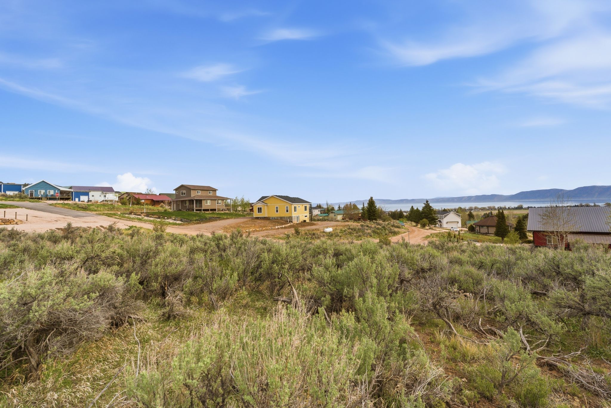 View of yard with a residential view and a mountain view