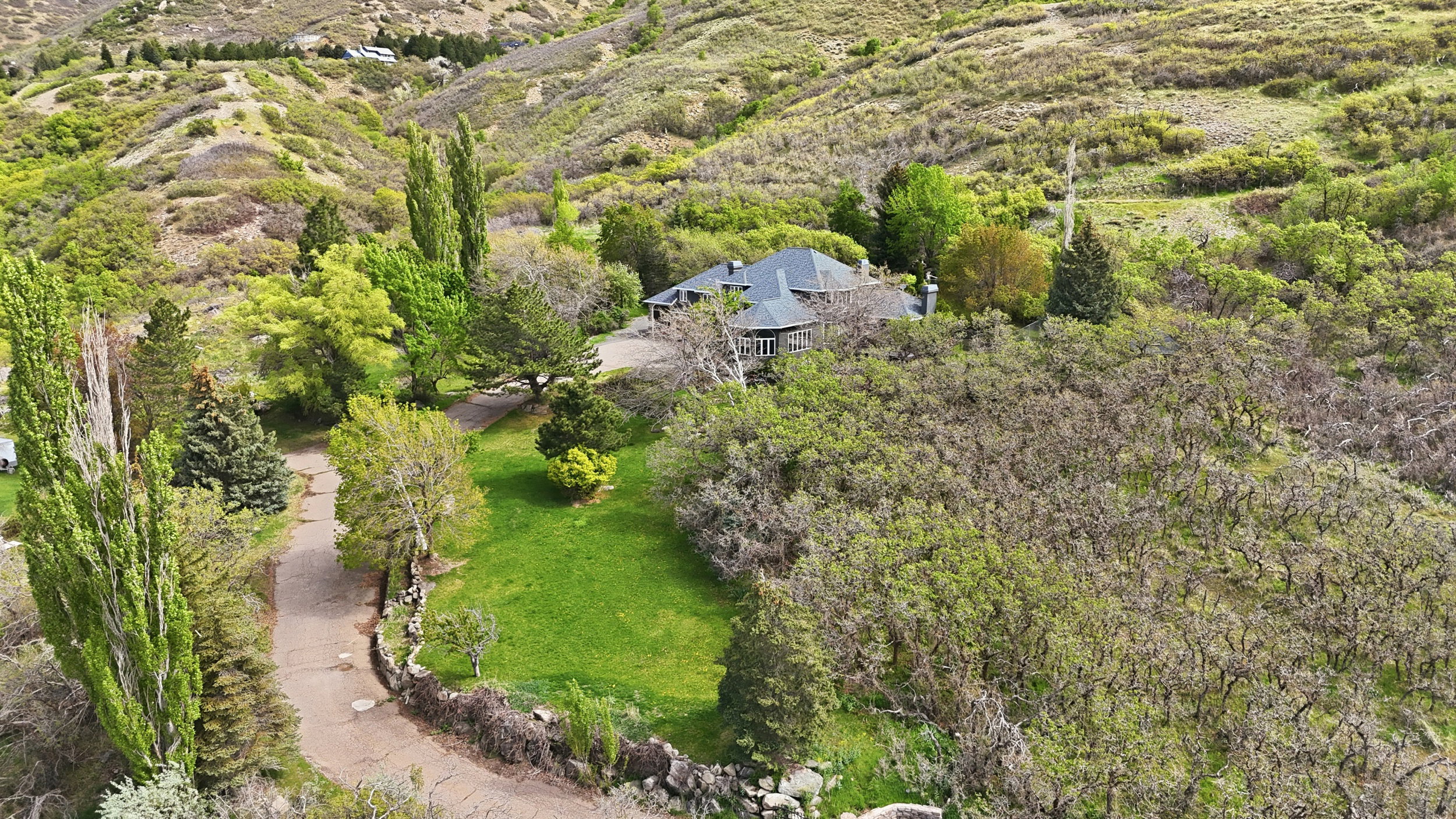 Closer up view of property