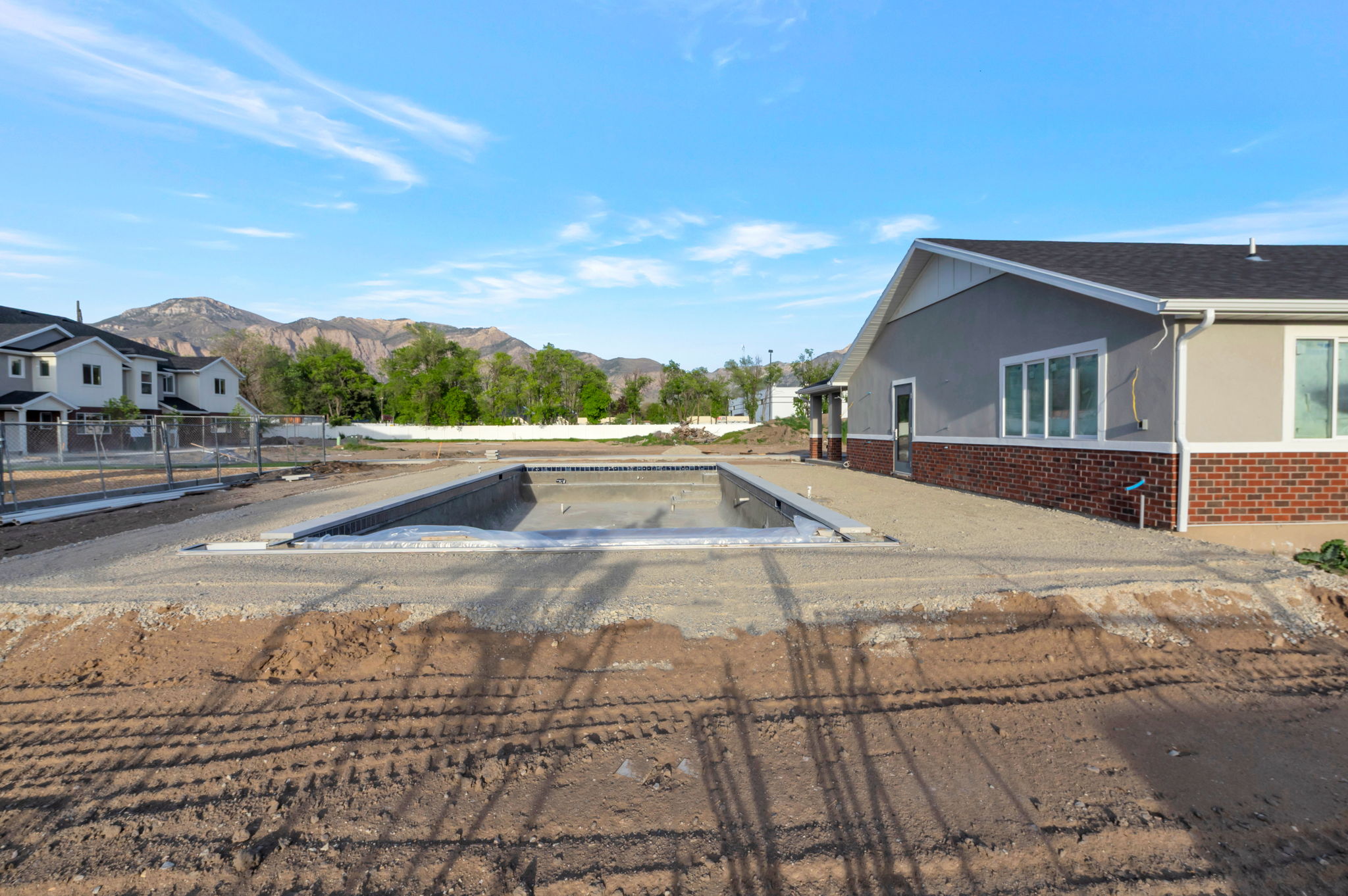 View of pool featuring a mountain view