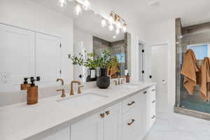 Primary Ensuite - Main Level