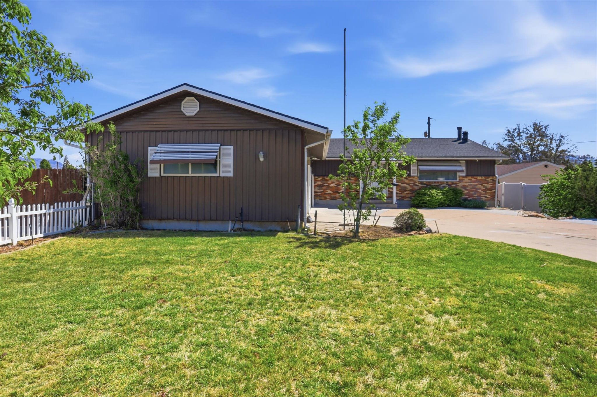 Single story home featuring concrete driveway