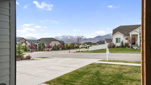 View of yard featuring a residential view and a mountain view