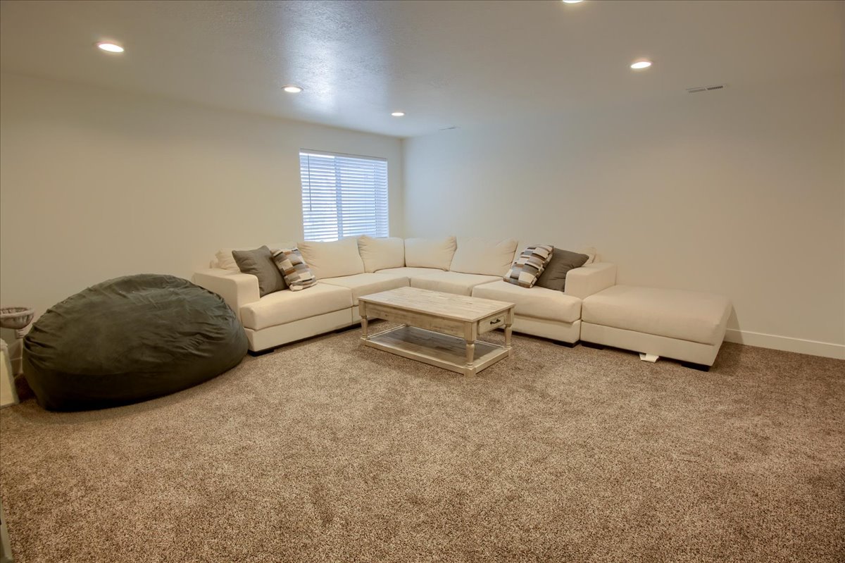 Living area featuring carpet floors and recessed lighting