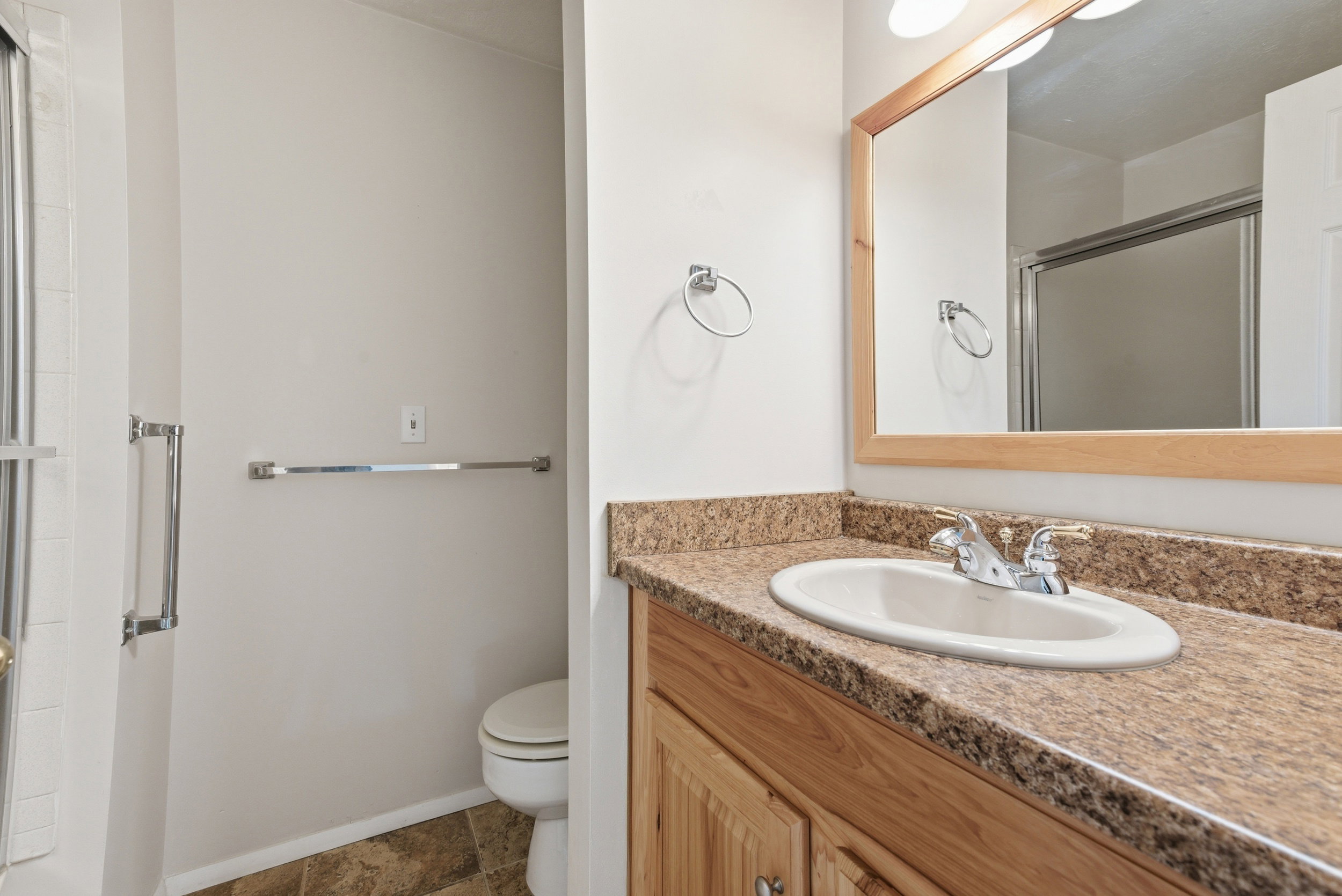 Upstairs Full Bath.