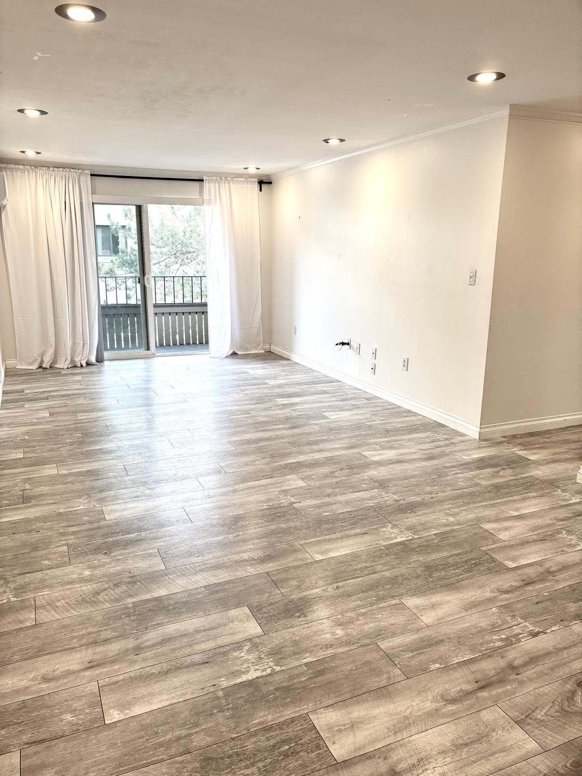 Empty room with wood finished floors, recessed lighting, and crown molding