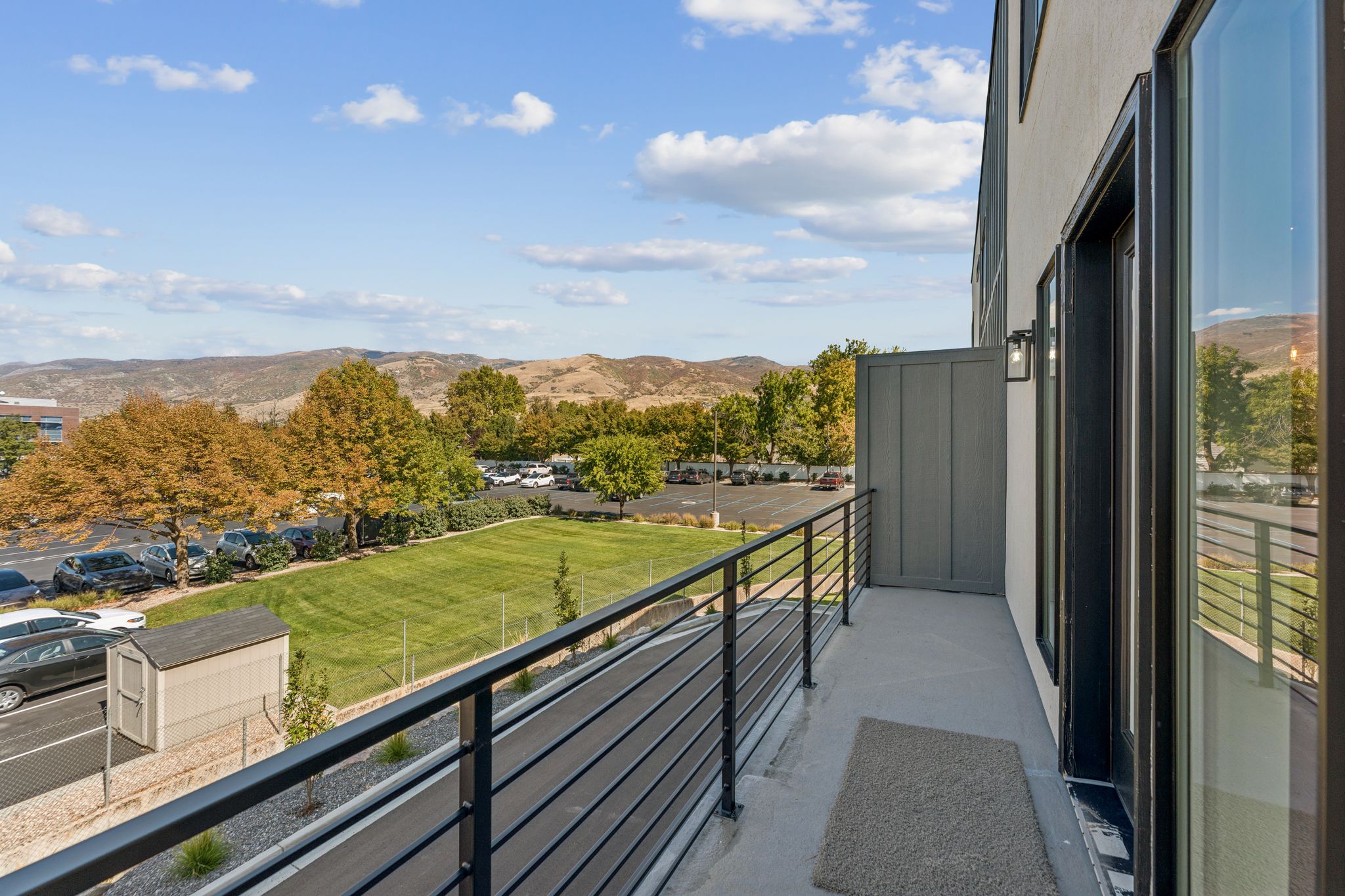 Balcony featuring a mountain view