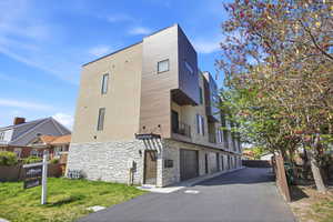 View of apartment building / complex