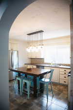 Dining room with arched walkways