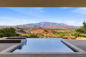 Integrated pool / spa with a mountain view