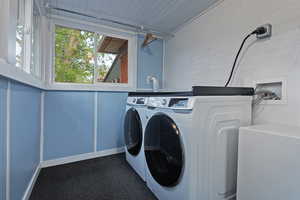 Laundry room featuring independent washer and dryer