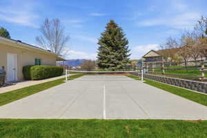 View of home's community featuring a mountain view and pickleball court