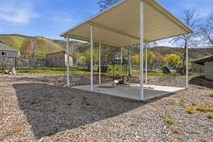 Surrounding community with a mountain view