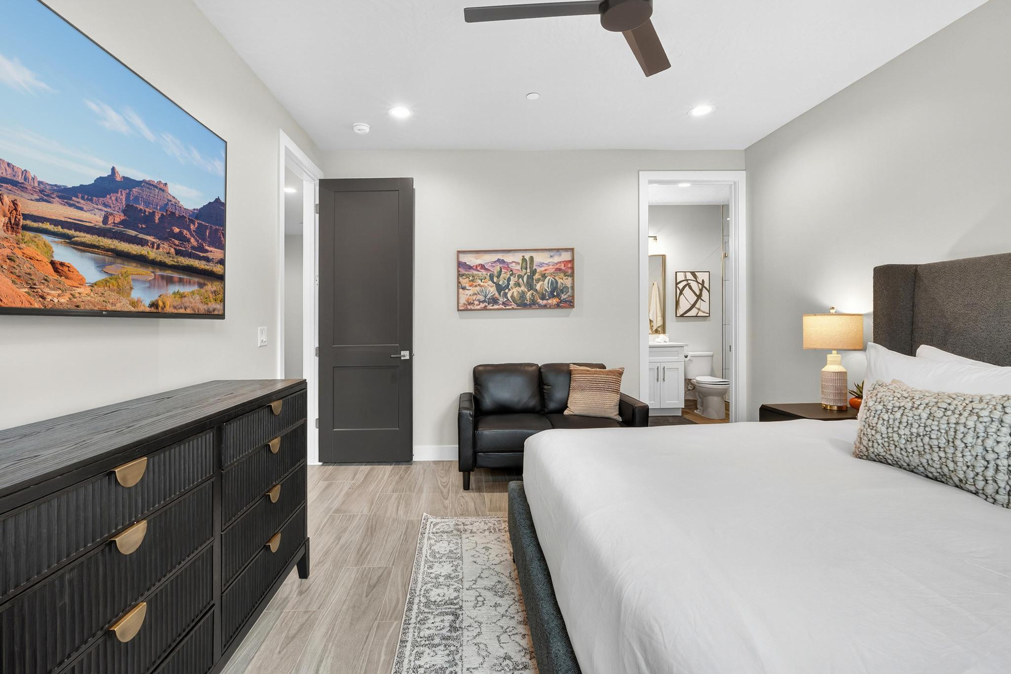 Bedroom with a ceiling fan, recessed lighting, light wood-style floors, and ensuite bath