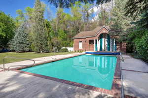 Swimming pool with pool house