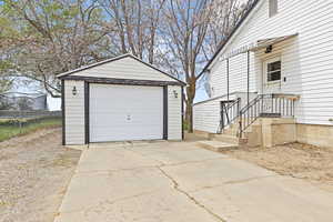 Detached garage with driveway