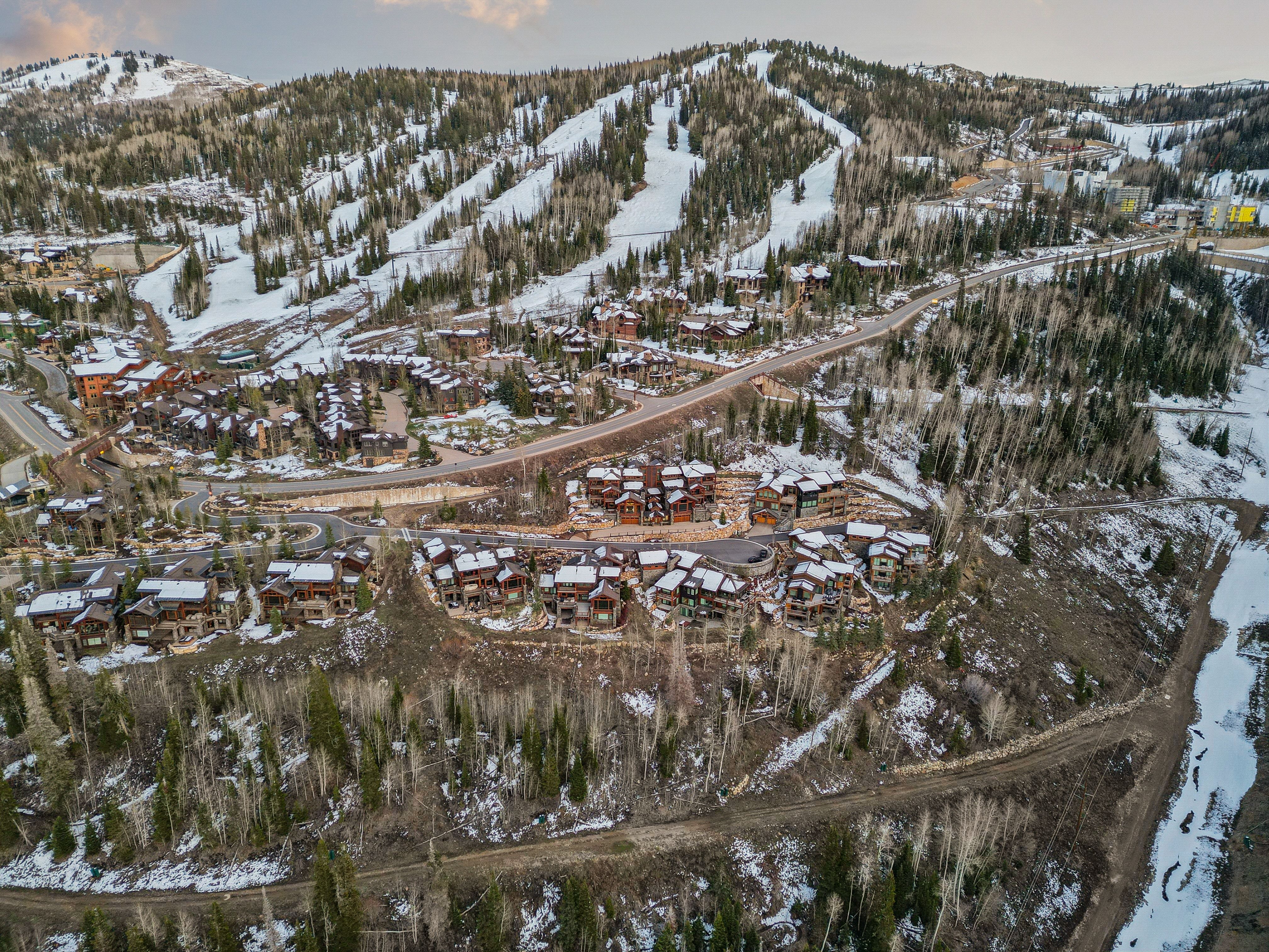 Snowy aerial view with a mountain view