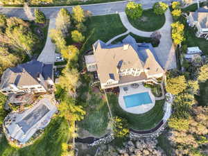 Bird's eye view of a pool area