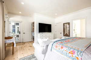 Bedroom with ensuite bath, ornamental molding, light wood-type flooring, a closet, and recessed lighting