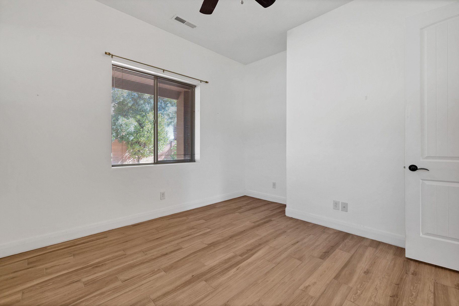 Unfurnished room with light wood-type flooring and ceiling fan