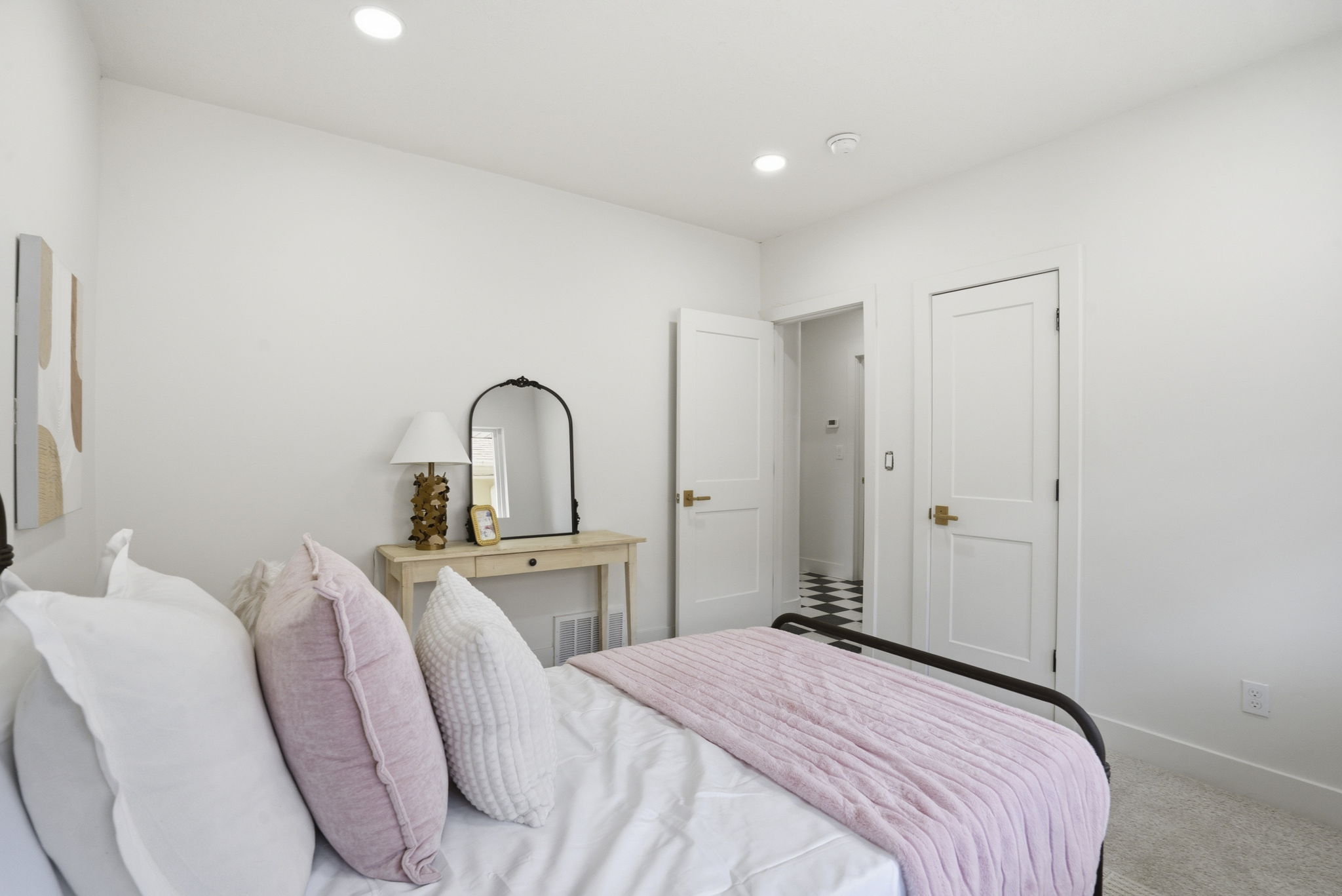 Carpeted bedroom featuring recessed lighting and baseboards