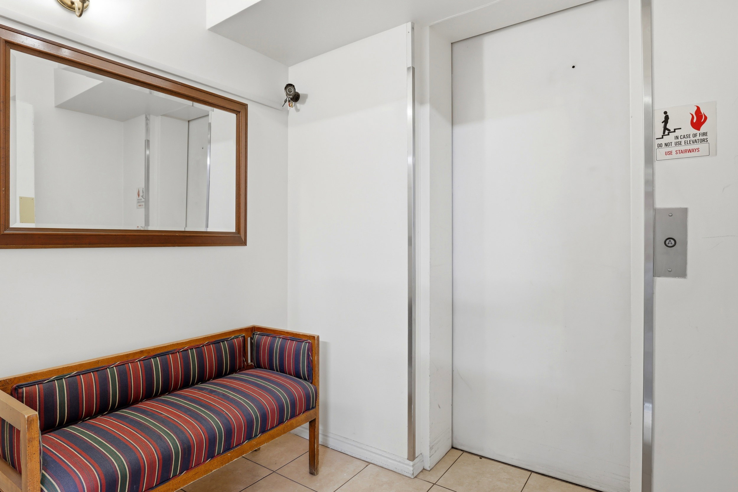 Sitting room with elevator