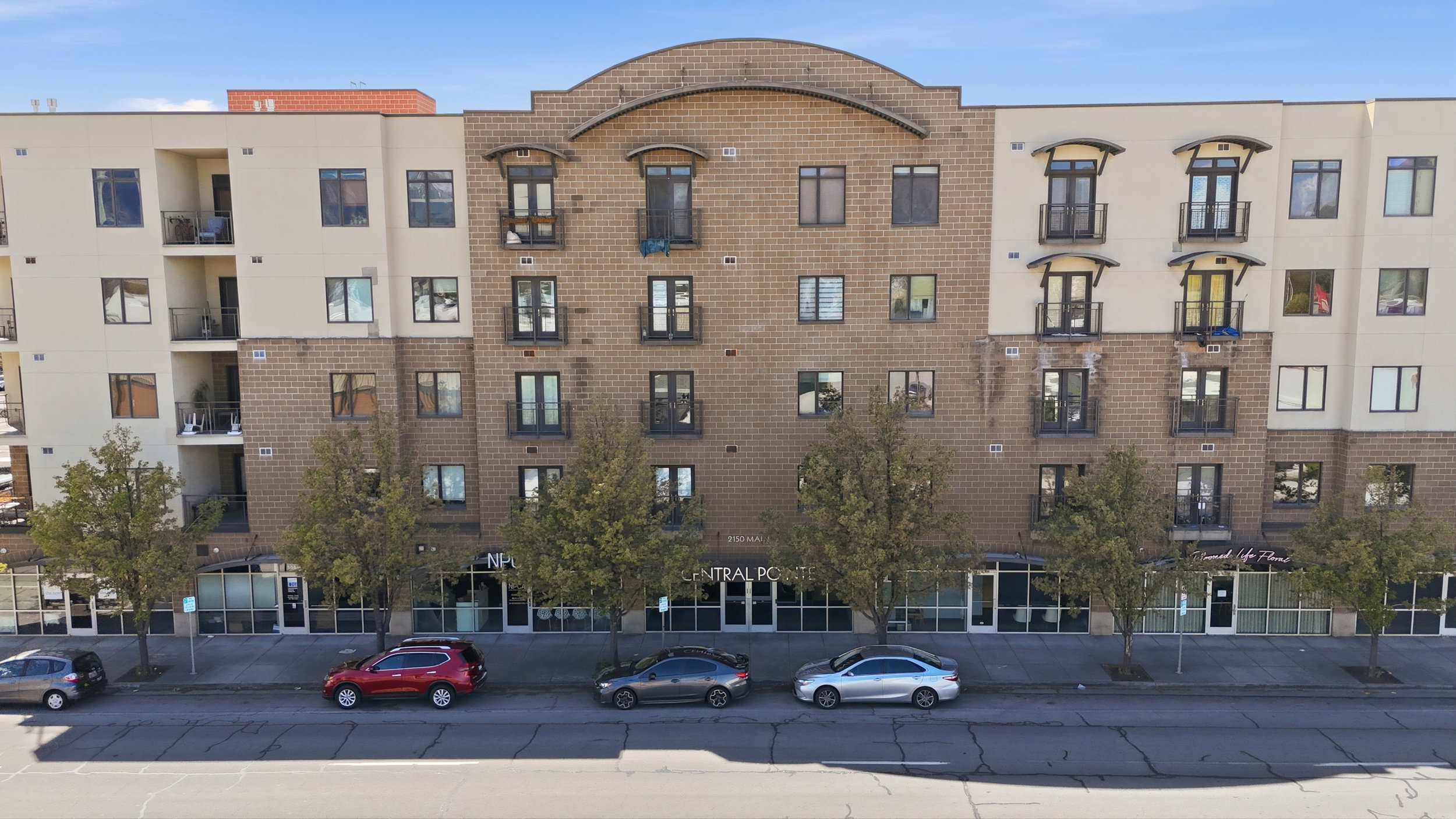 View of apartment building / complex