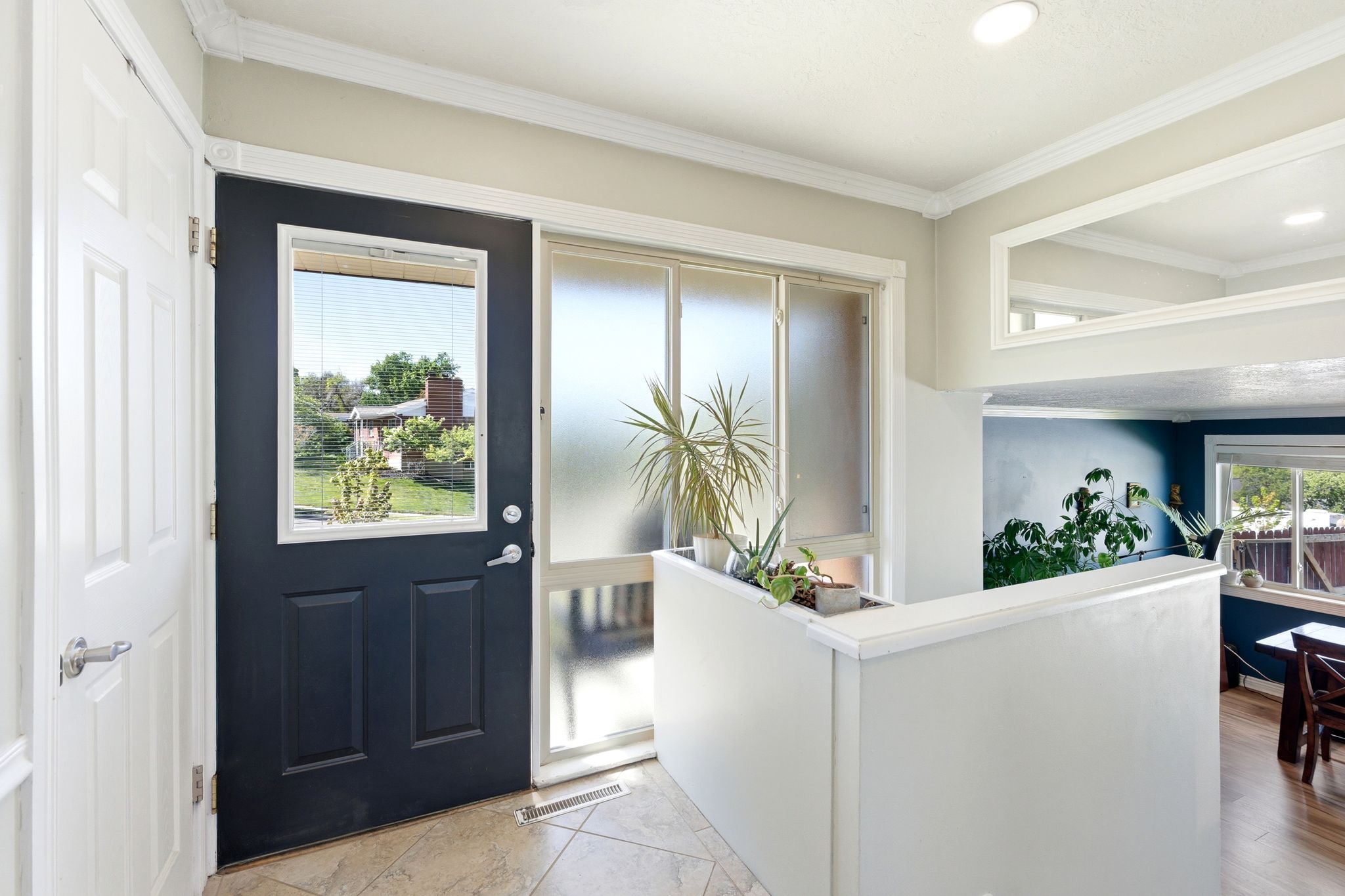 Entrance foyer with ornamental molding