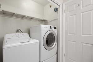 Laundry area with washing machine and dryer and a textured ceiling