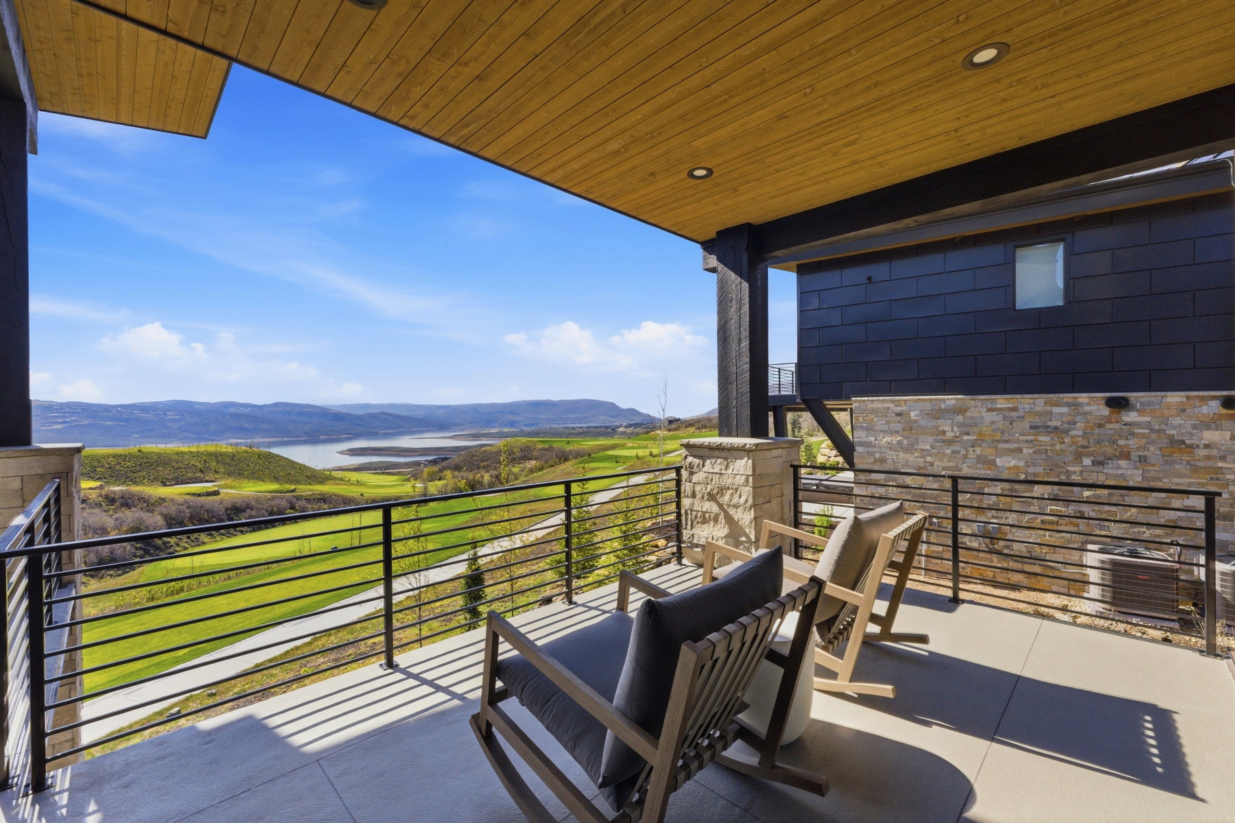Balcony featuring a mountain view