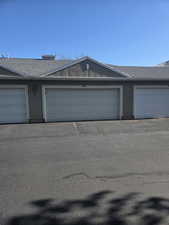 2-car detached garage