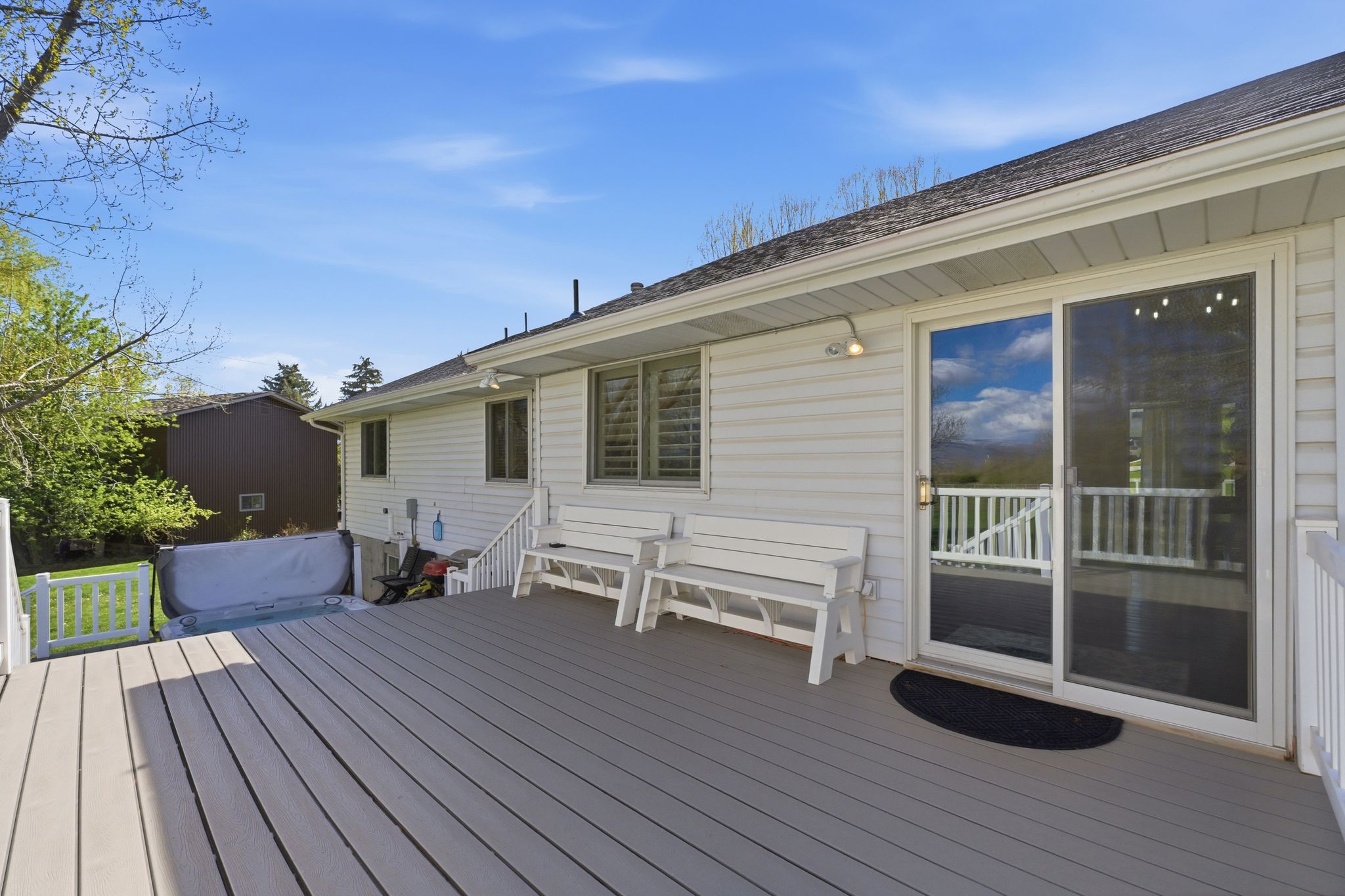 Large Deck in rear of home
