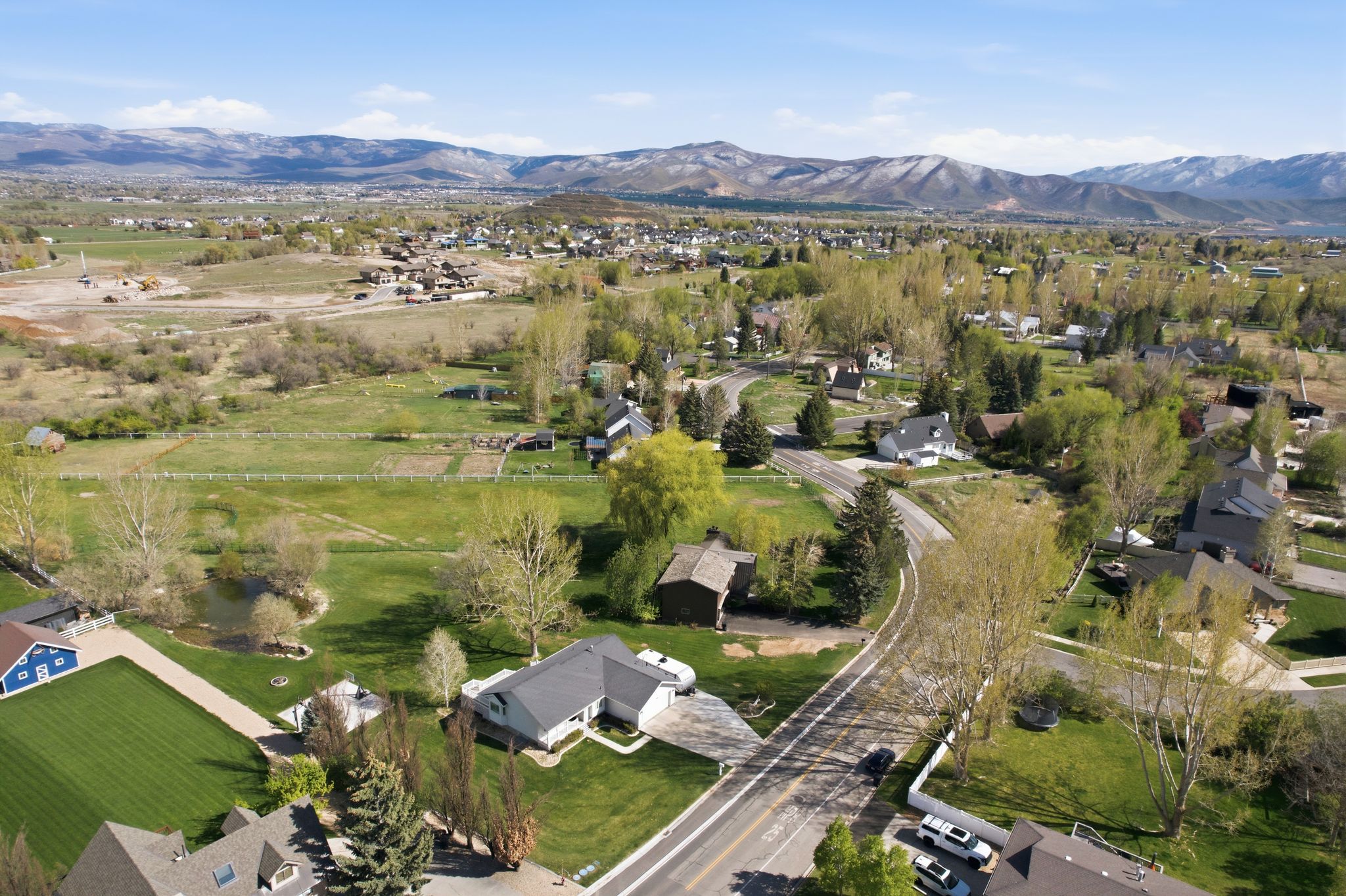 View of property location featuring mountains and nearby suburban area