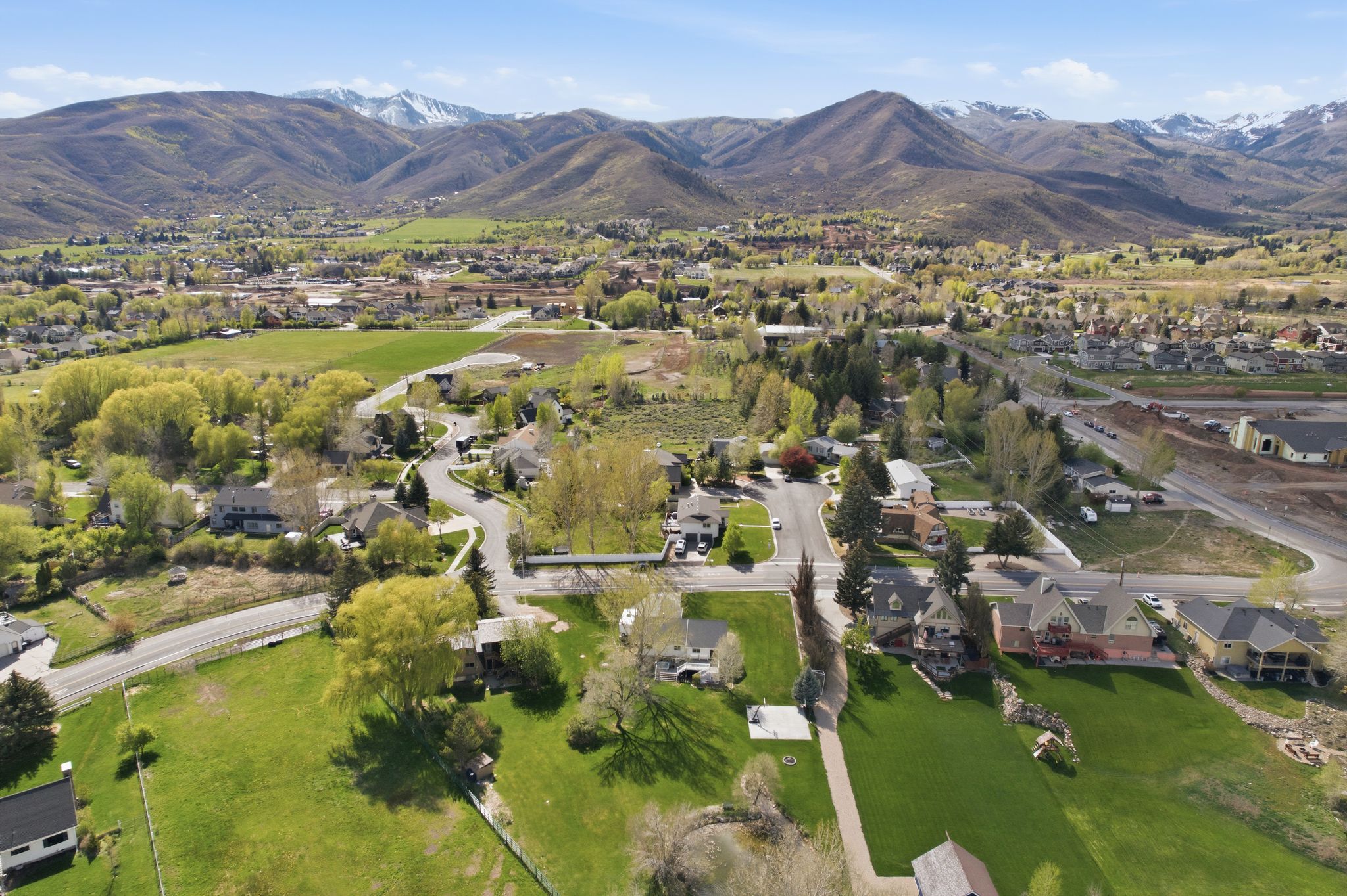 Aerial view of residential area with a mountain backdrop