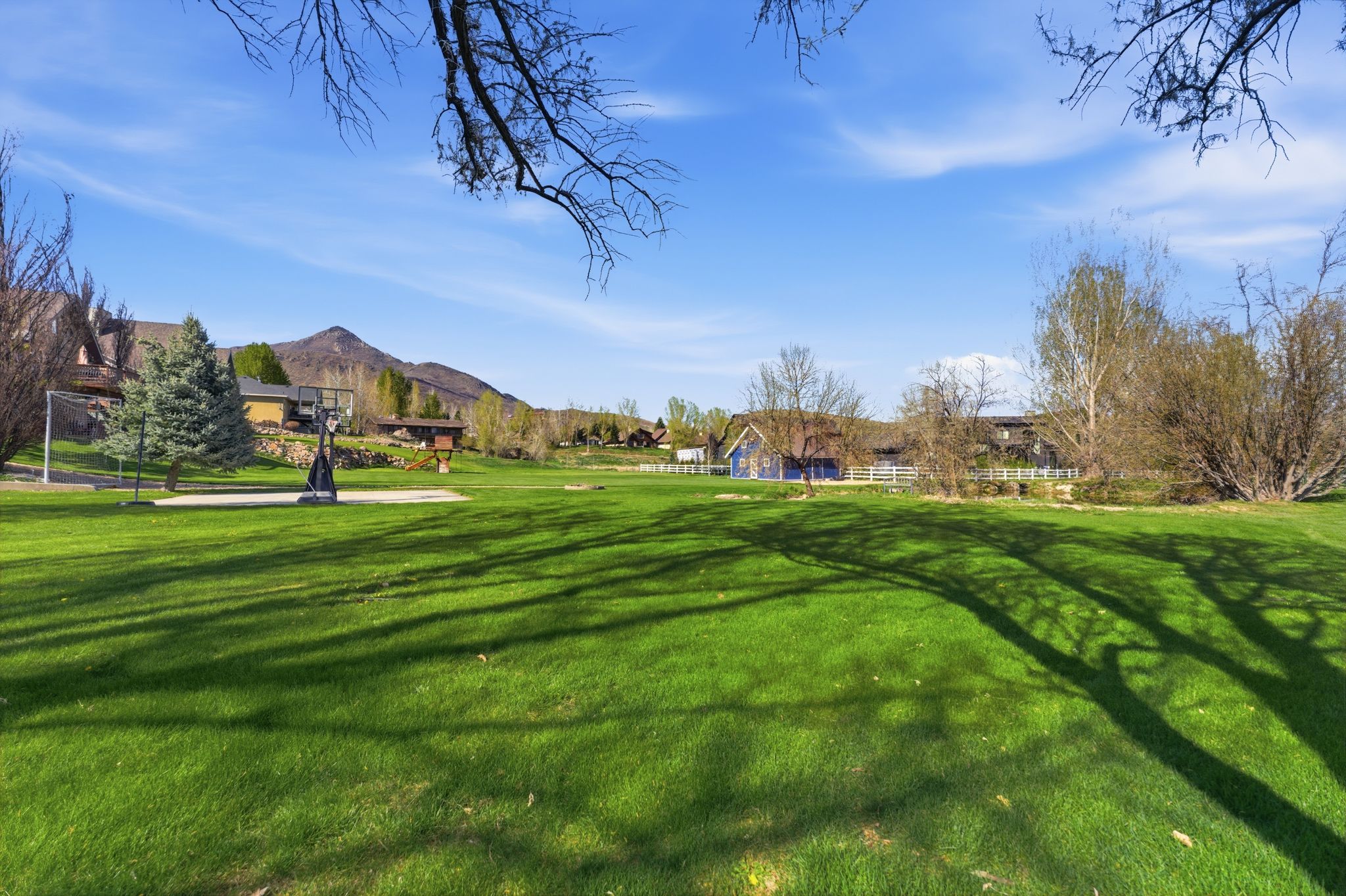View of property's community with a mountain view