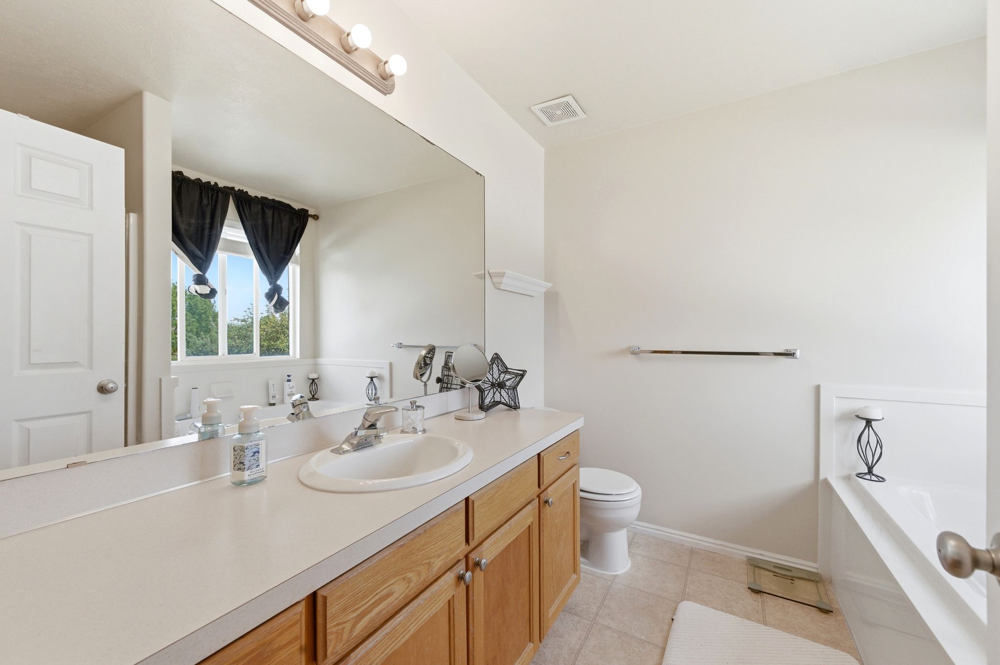 Owner's suite full bath