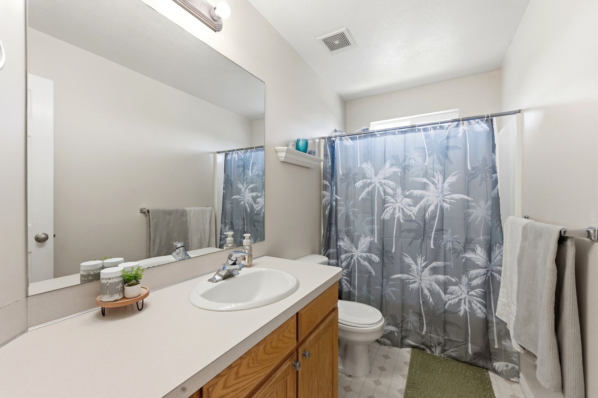 Owner's ensuite with separate shower and tub