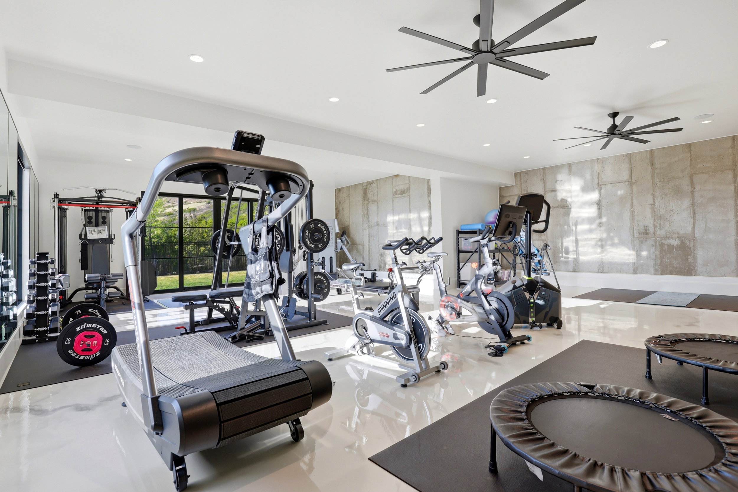 Exercise room with ceiling fan and recessed lighting