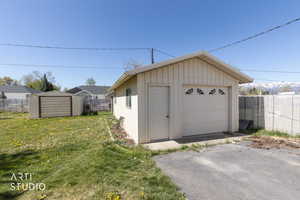 Detached garage featuring asphalt driveway 27 x 15 heated