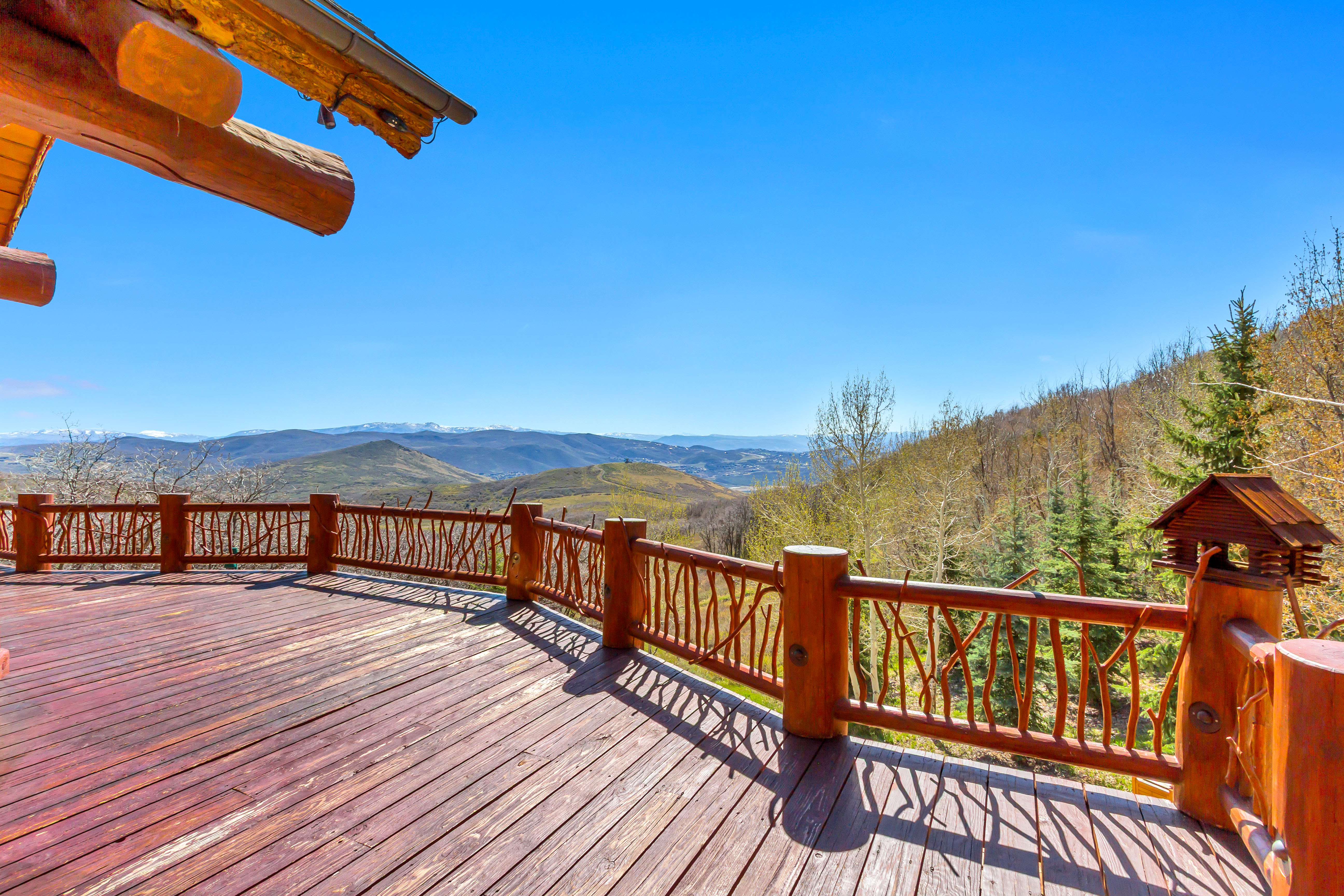 Wooden terrace featuring a mountain view