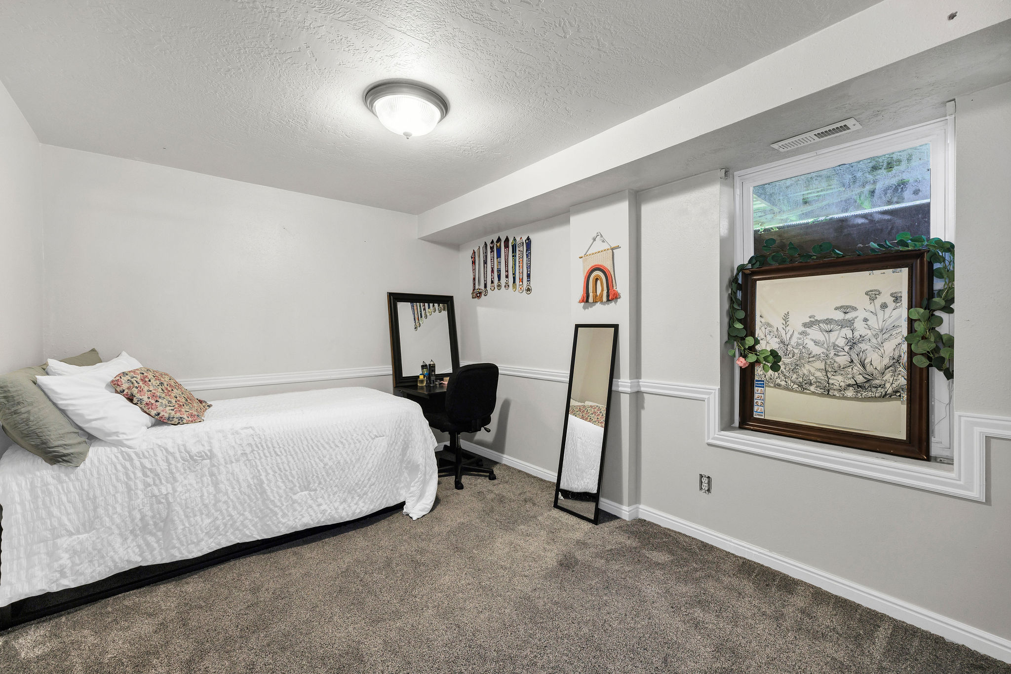 Bedroom featuring a textured ceiling and carpet floors
