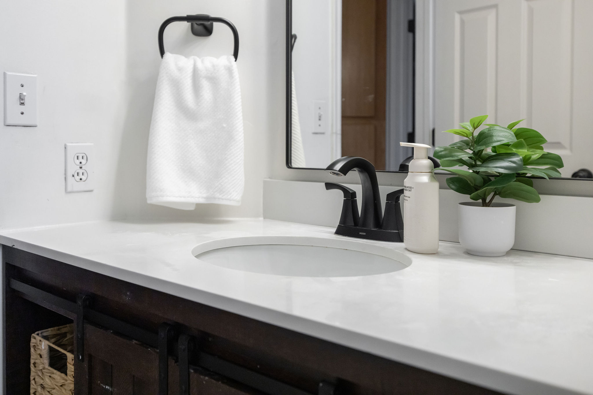 Main Bathroom with vanity