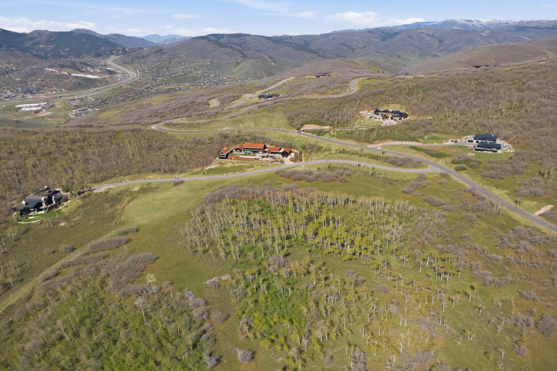 Aerial view of property's location featuring a mountainous background and rural landscape
