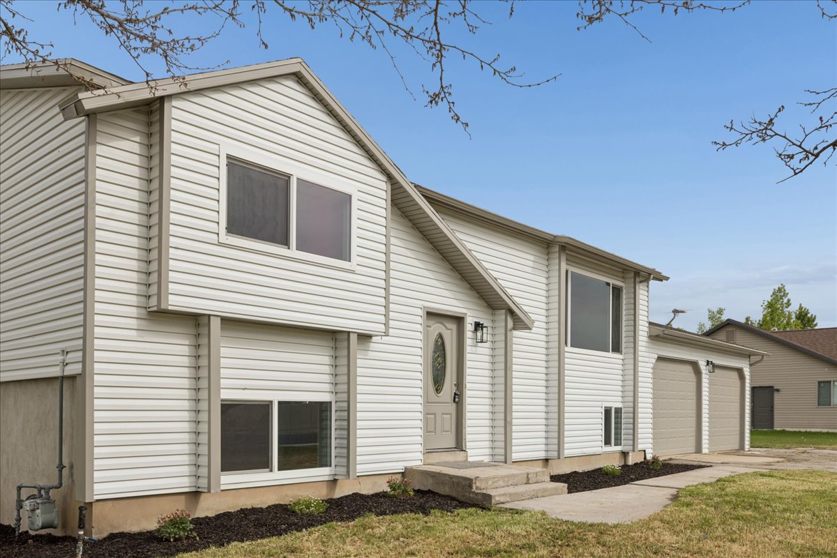 View of front of house featuring an attached garage and driveway
