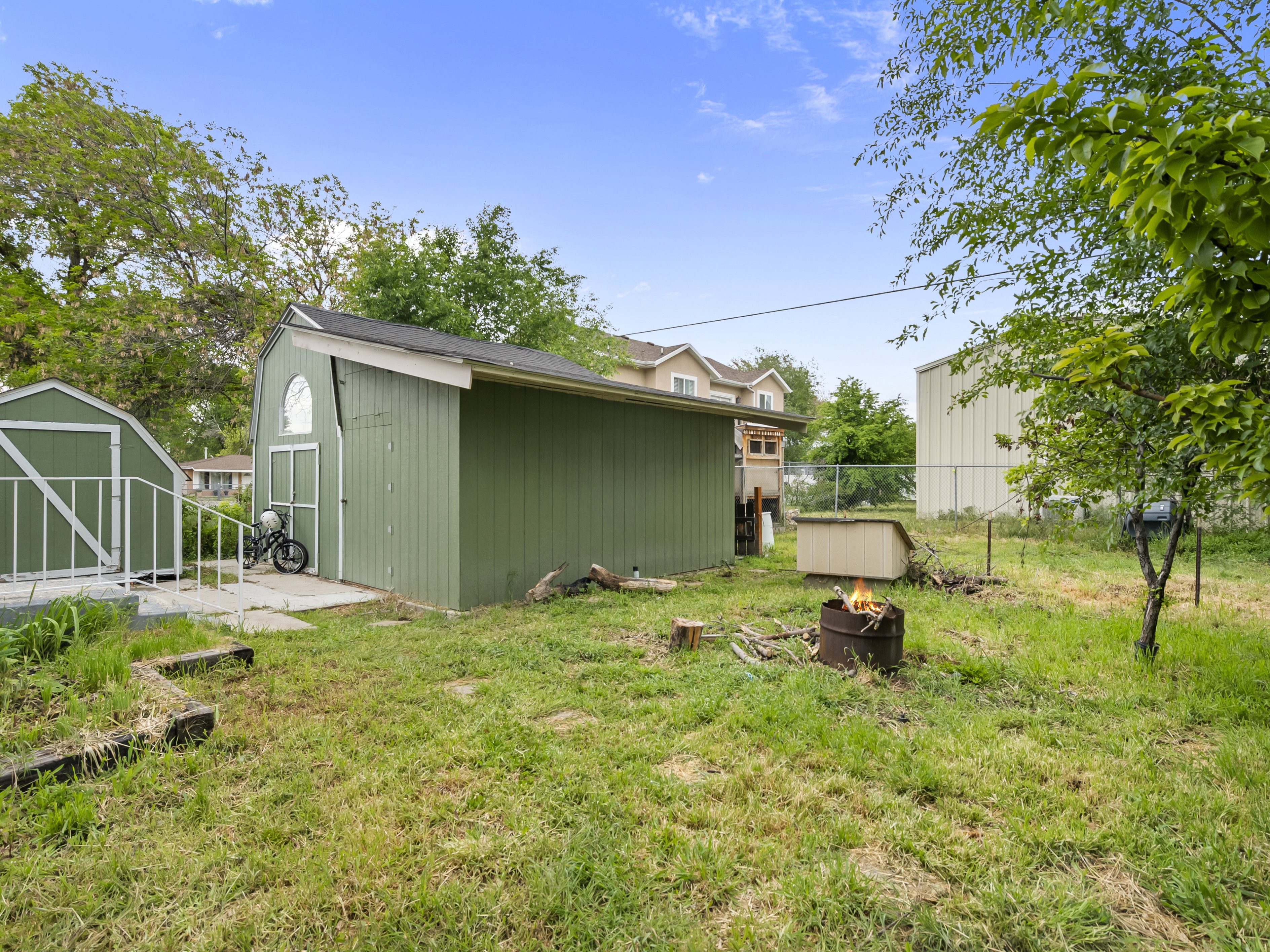 View of yard with a shed and an outdoor fire pit