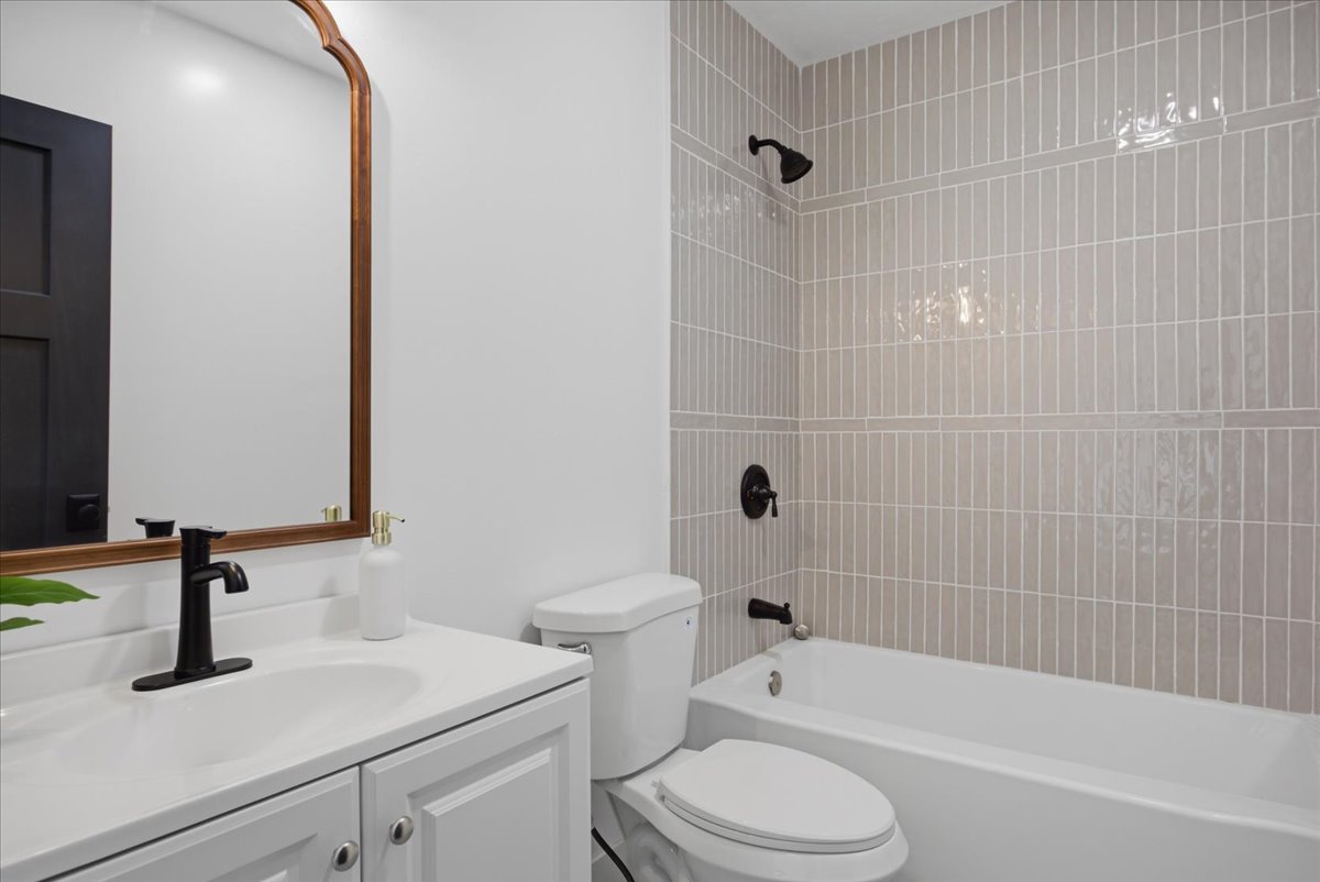 Bathroom with vanity and shower / bathtub combination