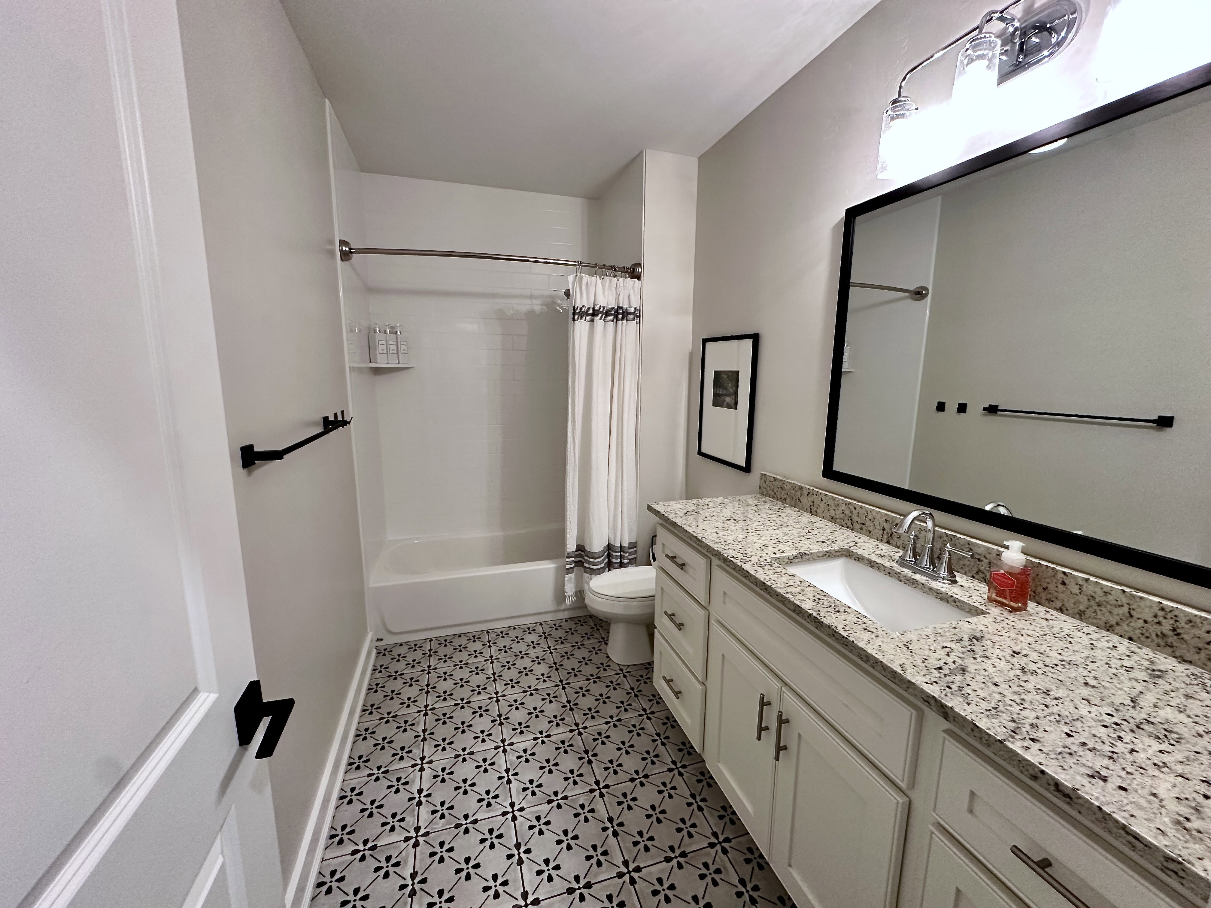 Full bath with vanity and shower / bath combo
